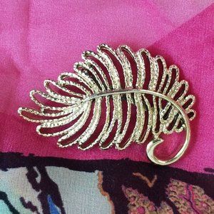 Vintage Gerry's Gold Tone Leaf Shaped Brooch
